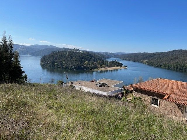 Terreno con vistas privilegiadas sobre el río Duero