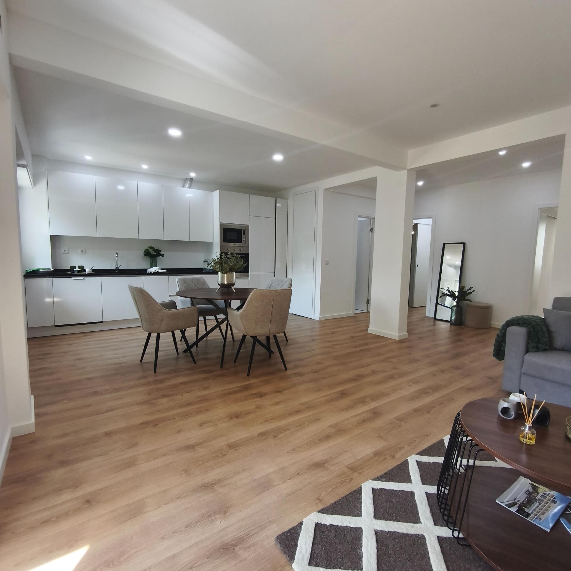 Apartamento de 3 habitaciones, cerca de servicios y transporte en Benfica