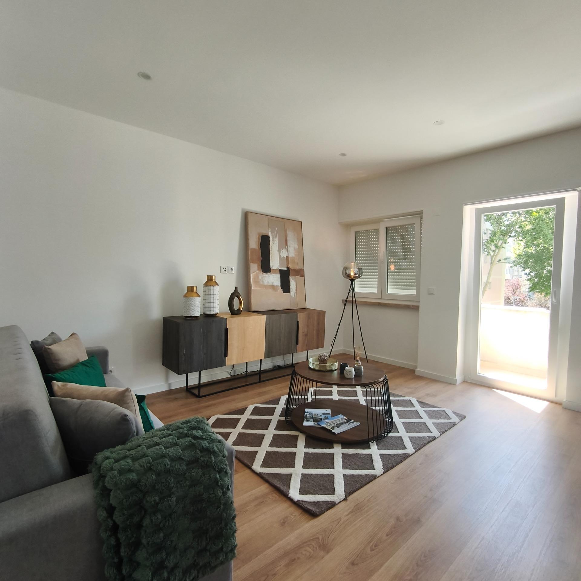 Apartamento de 3 habitaciones, cerca de servicios y transporte en Benfica