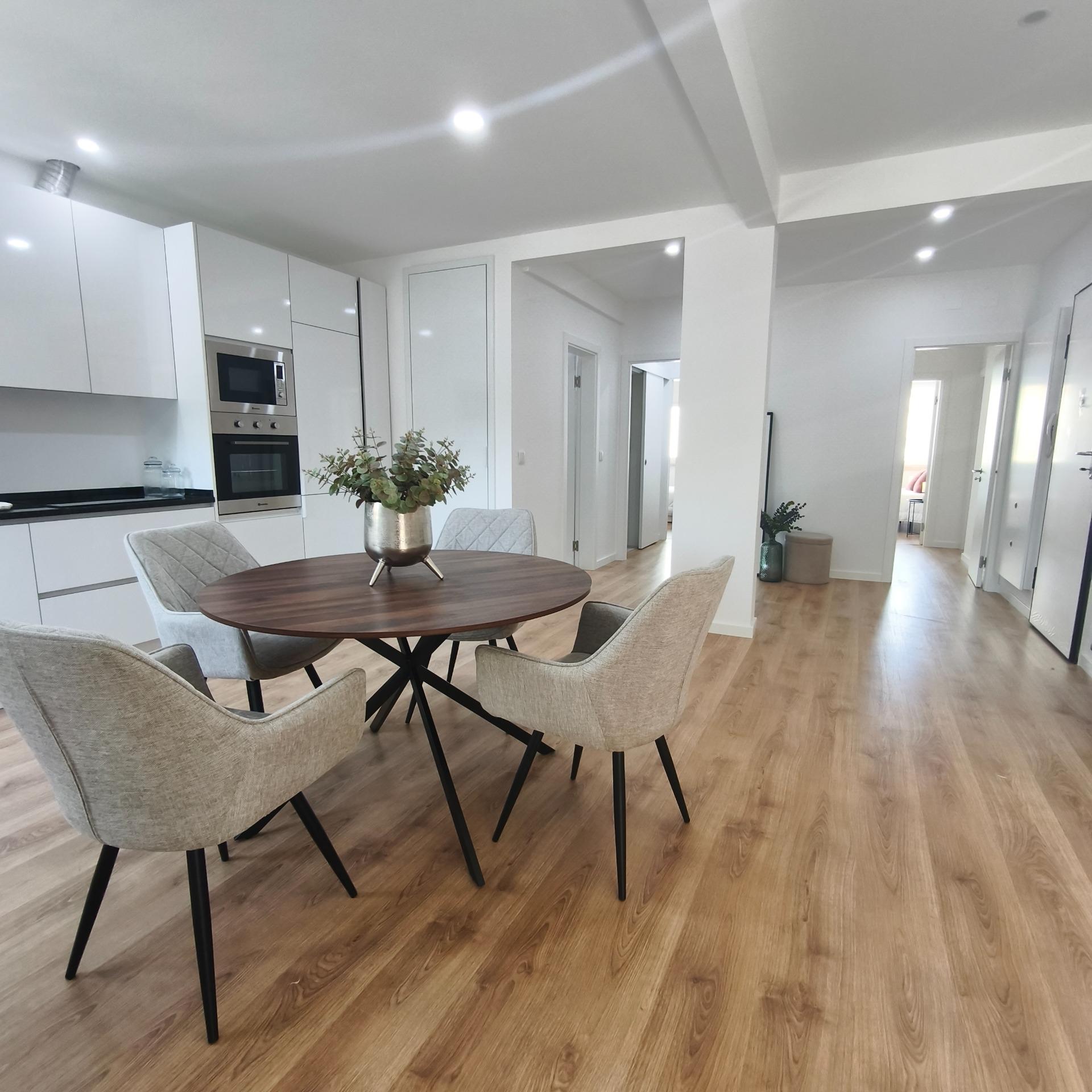 Apartamento de 3 habitaciones, cerca de servicios y transporte en Benfica