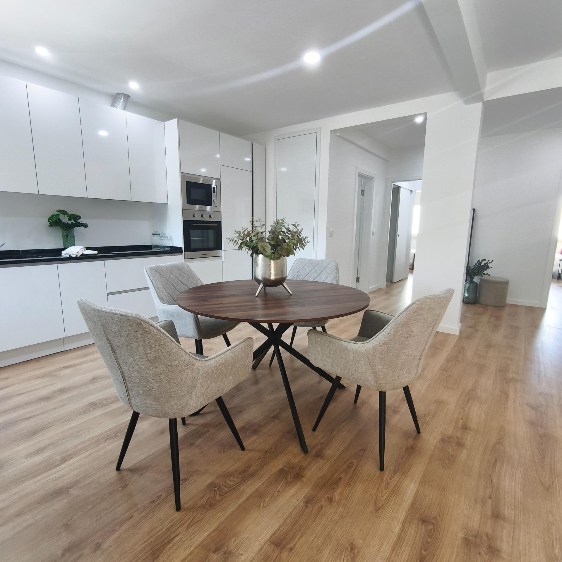 Apartamento de 3 habitaciones, cerca de servicios y transporte en Benfica