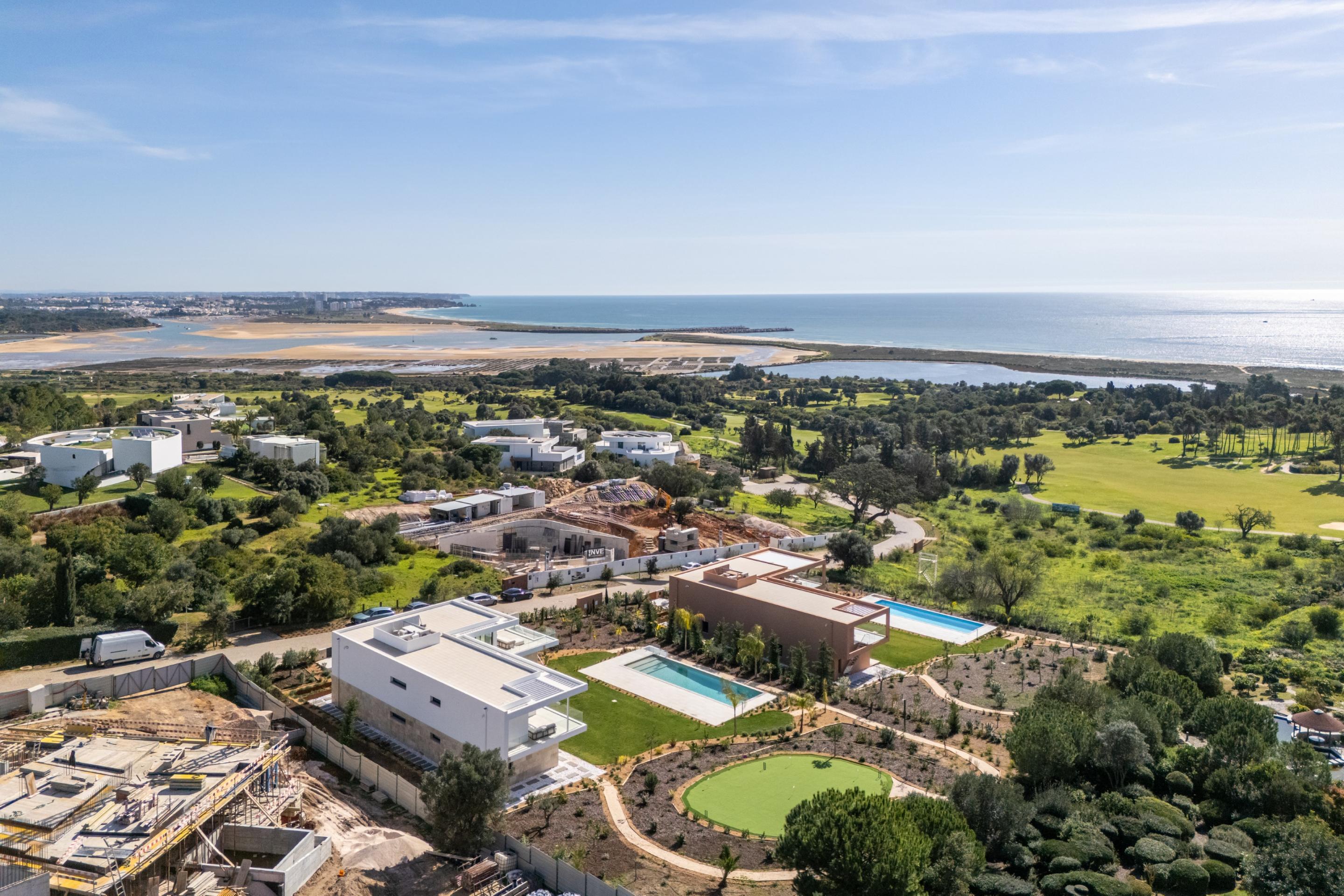 Luxury 4-Bedroom Villa with Panoramic Views over the Atlantic