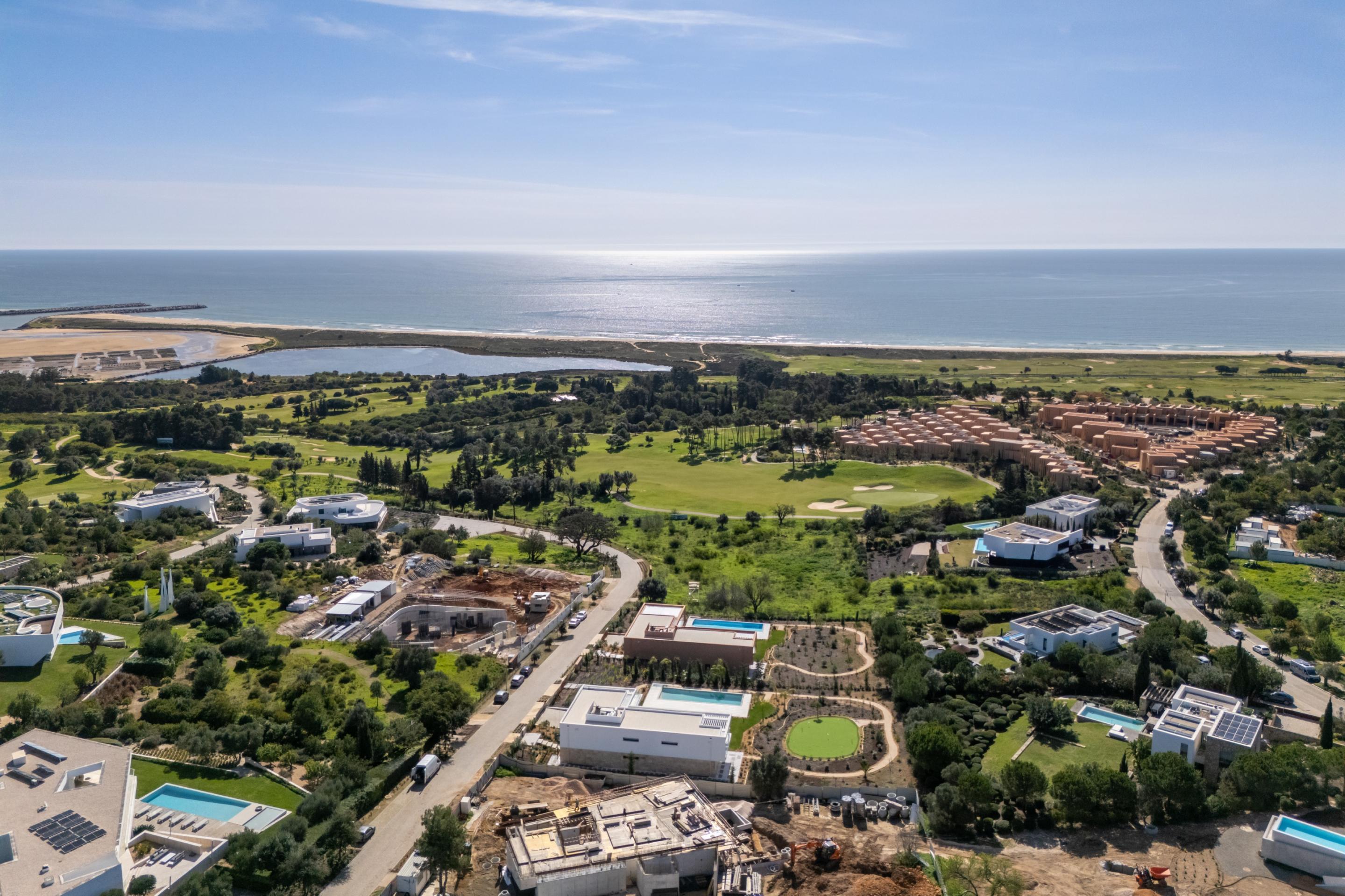 Luxury 4-Bedroom Villa with Panoramic Views over the Atlantic