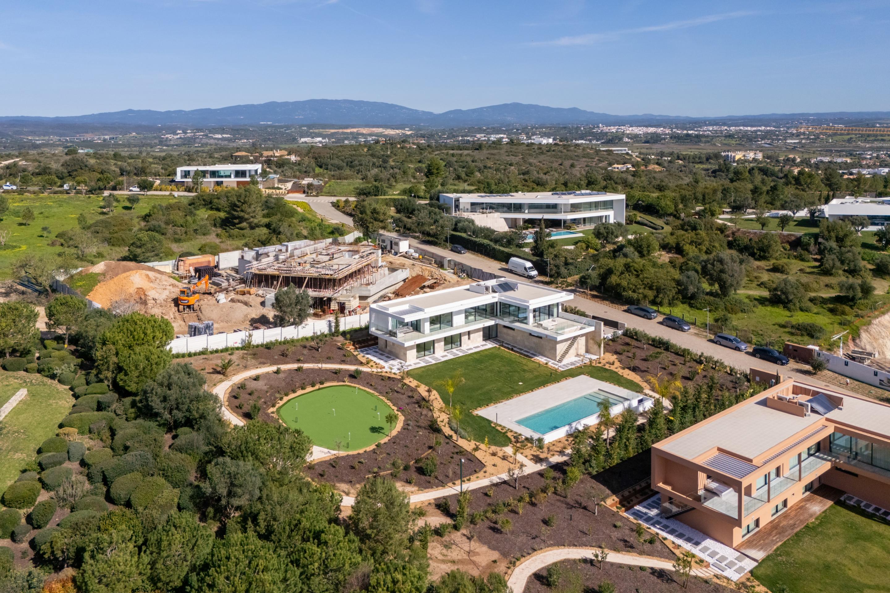 Luxury 4-Bedroom Villa with Panoramic Views over the Atlantic