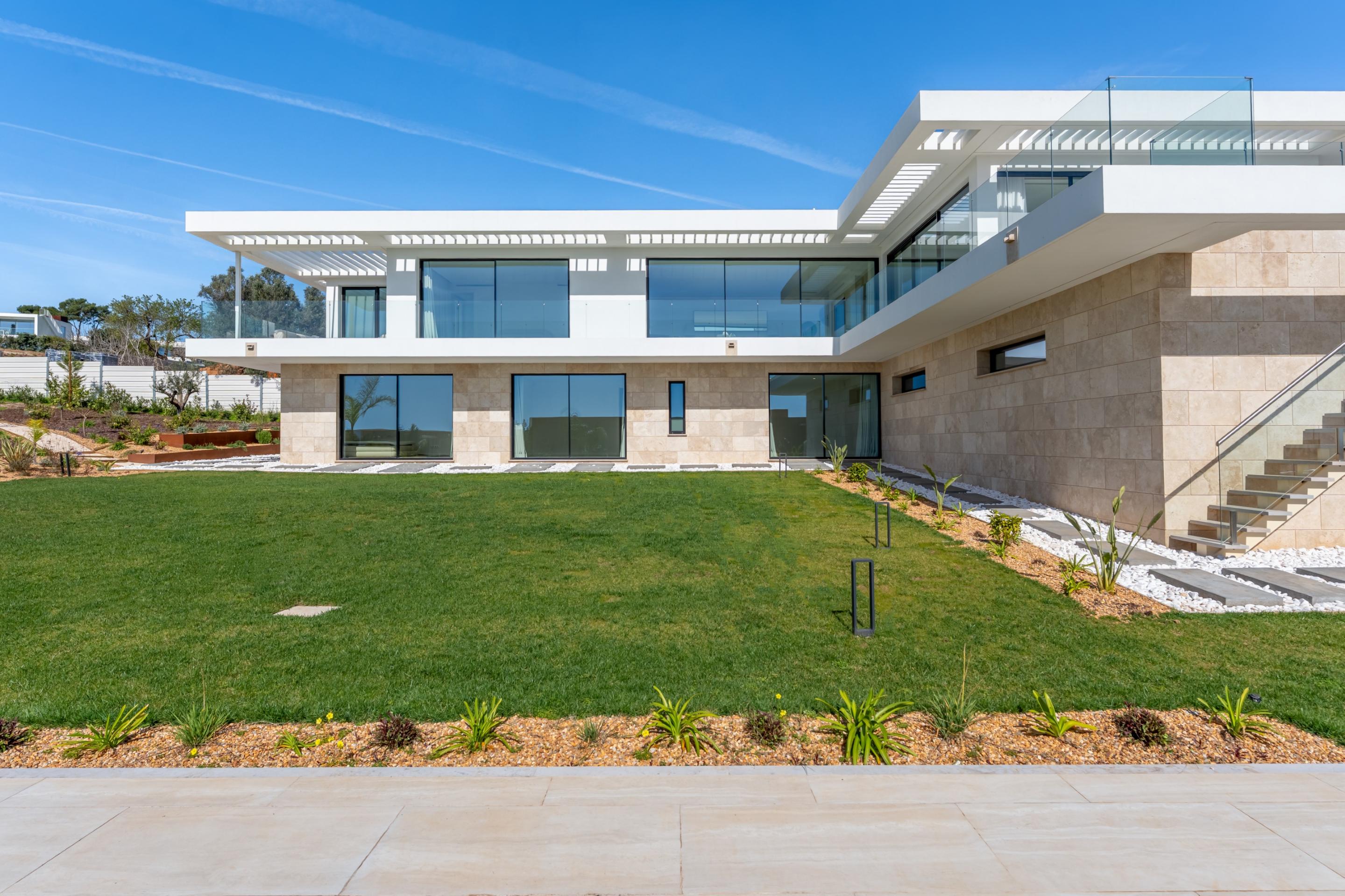 Luxury 4-Bedroom Villa with Panoramic Views over the Atlantic