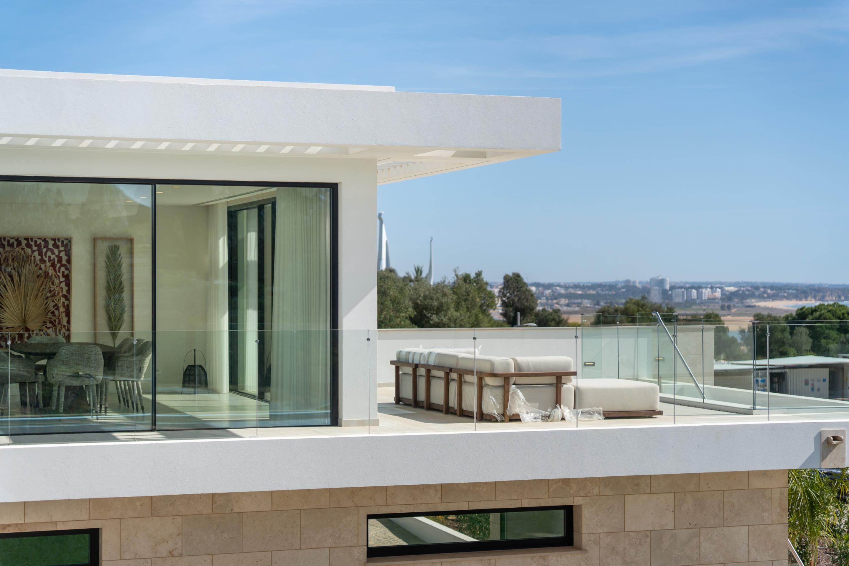 Luxury 4-Bedroom Villa with Panoramic Views over the Atlantic