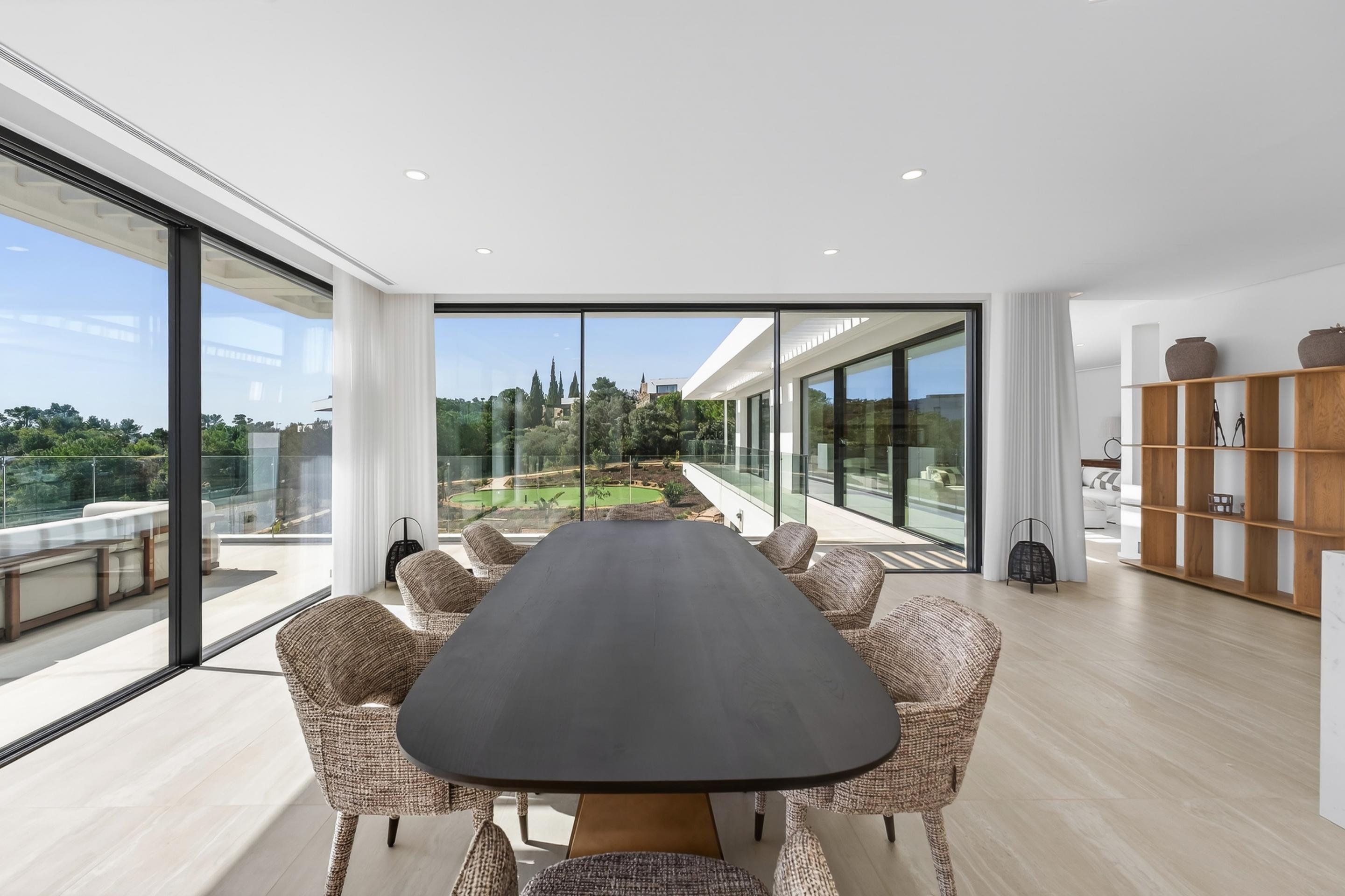 Luxury 4-Bedroom Villa with Panoramic Views over the Atlantic