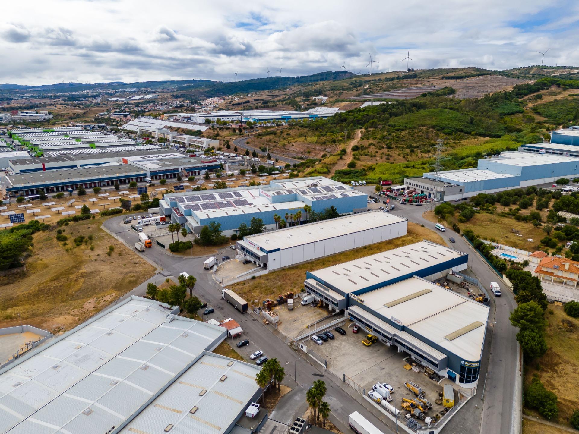Entrepôt de 800 m² de surface brute privative dans l'urbanisation Olival das Minas, Vialonga