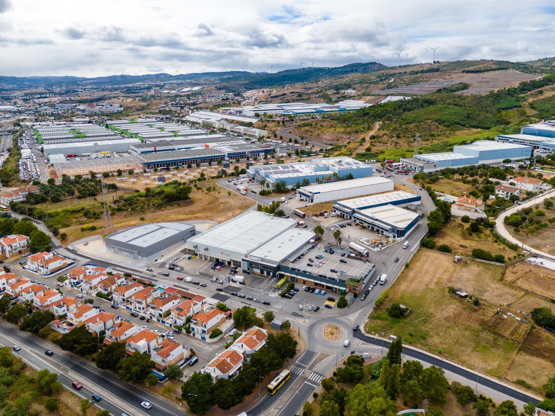 Entrepôt de 800 m² de surface brute privative dans l'urbanisation Olival das Minas, Vialonga