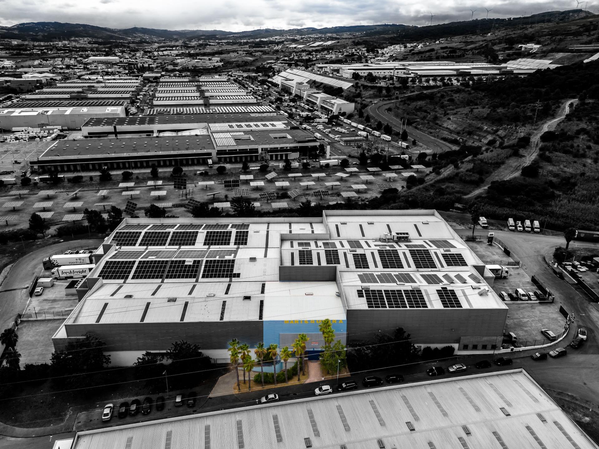 Entrepôt de 800 m² de surface brute privative dans l'urbanisation Olival das Minas, Vialonga