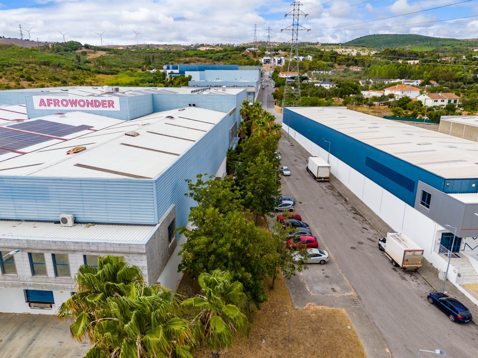 Entrepôt de 800 m² de surface brute privative dans l'urbanisation Olival das Minas, Vialonga