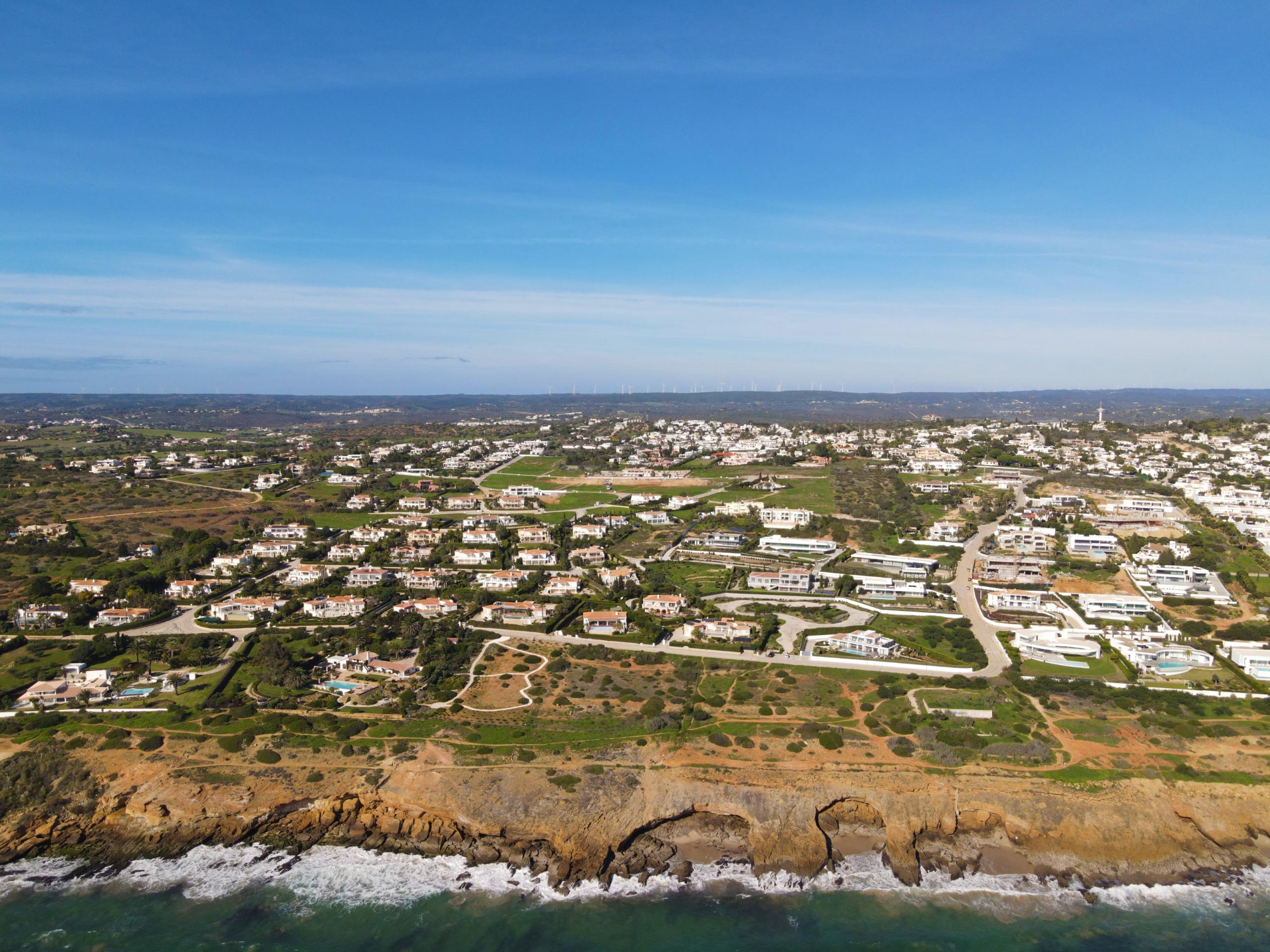 Privileged Plot with Panoramic Sea View