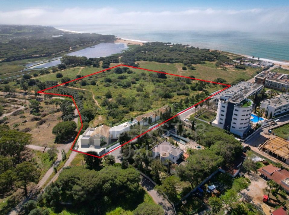 Parcela de 2,4 hectáreas a solo 100 metros de la playa en Quarteira
