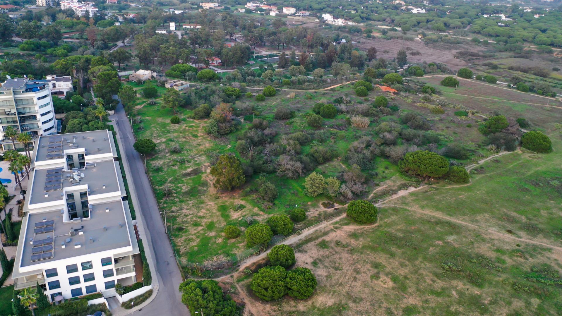 2.4-Hectare Plot Just 100 Metres from the Beach in Quarteira