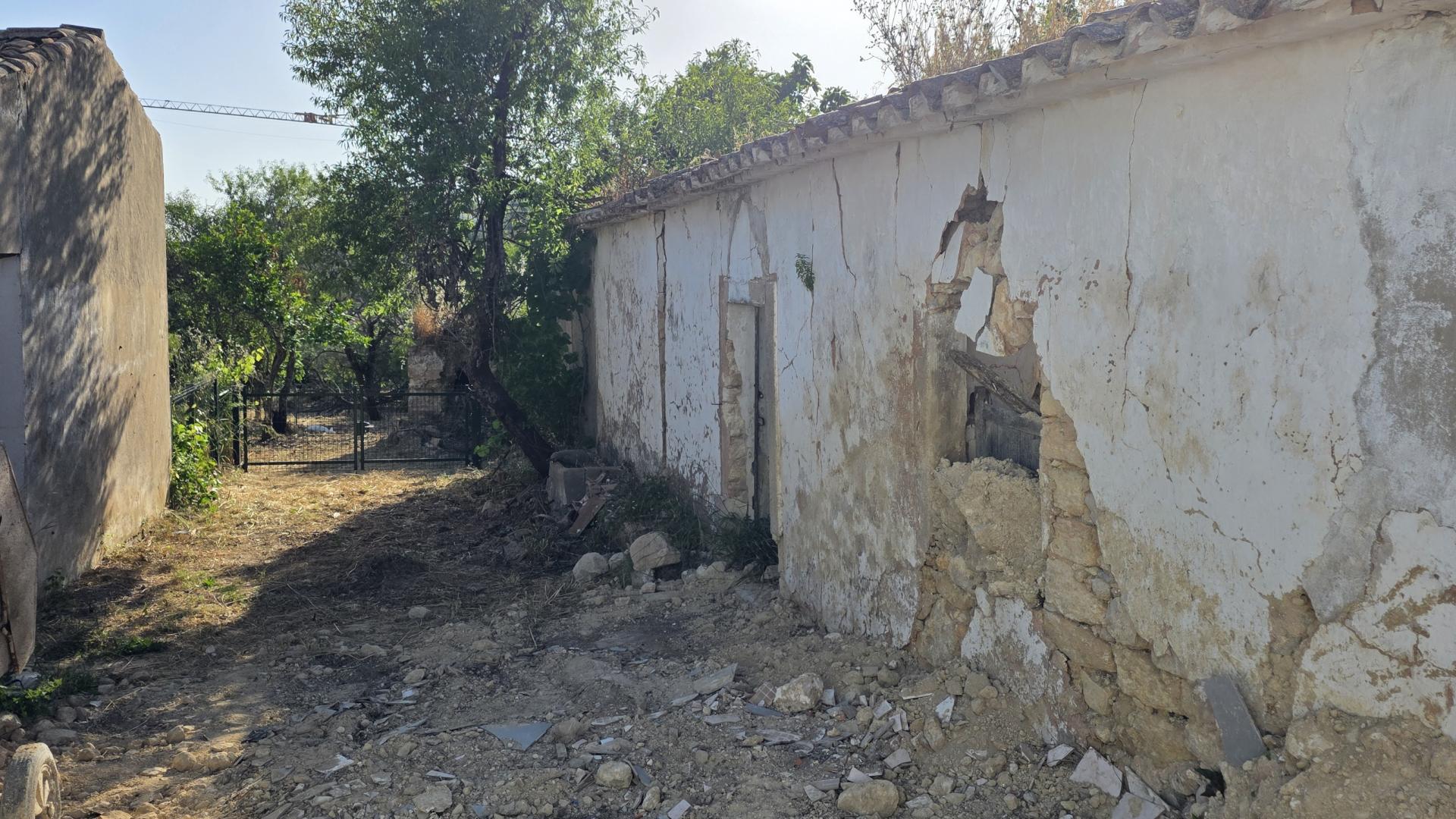 Refugio Algarvío con Proyecto de Reconstrucción Listo para Construir