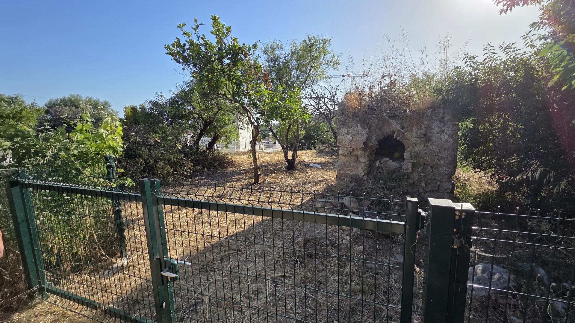 Refugio Algarvío con Proyecto de Reconstrucción Listo para Construir