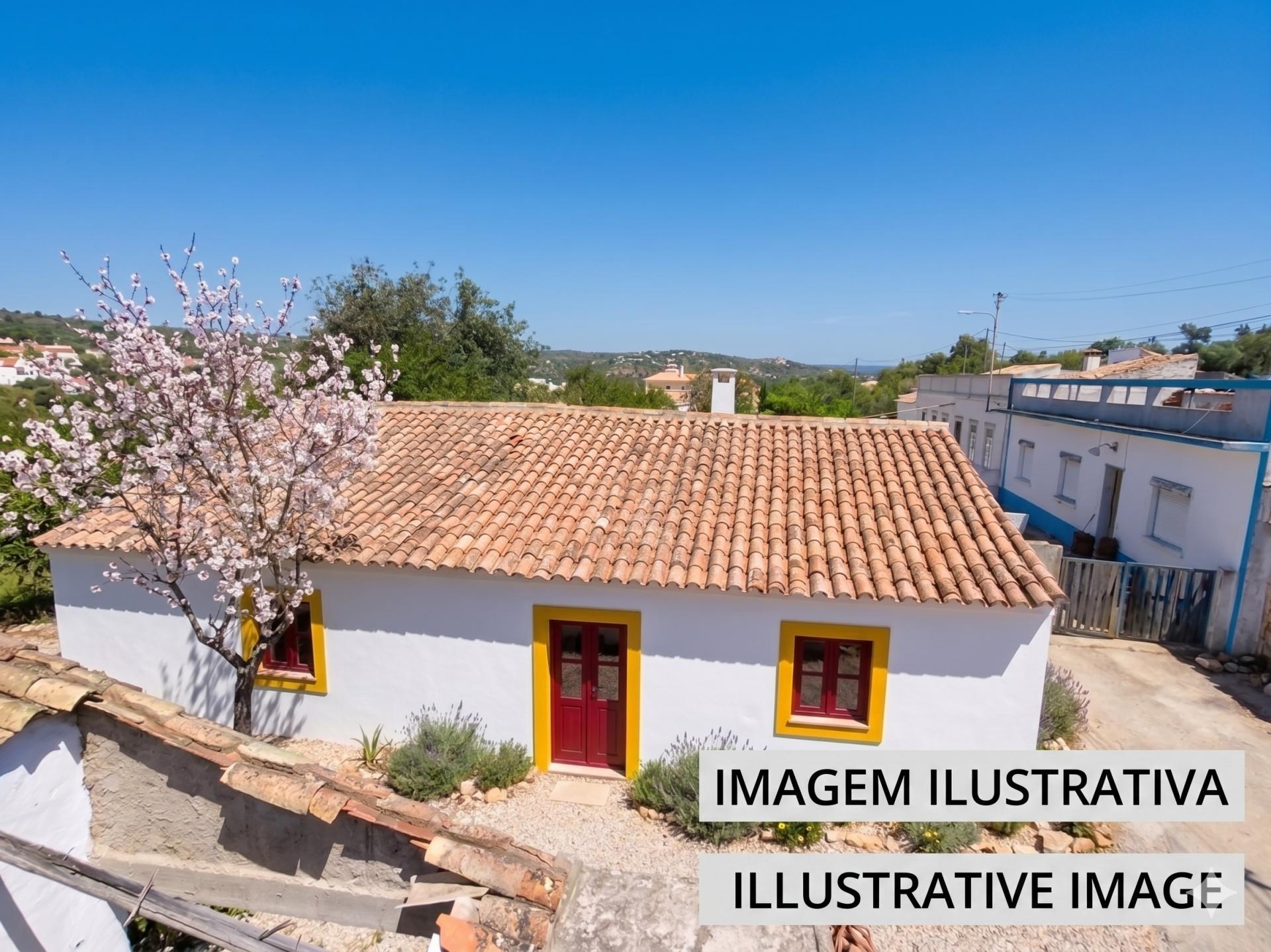 Refugio Algarvío con Proyecto de Reconstrucción Listo para Construir