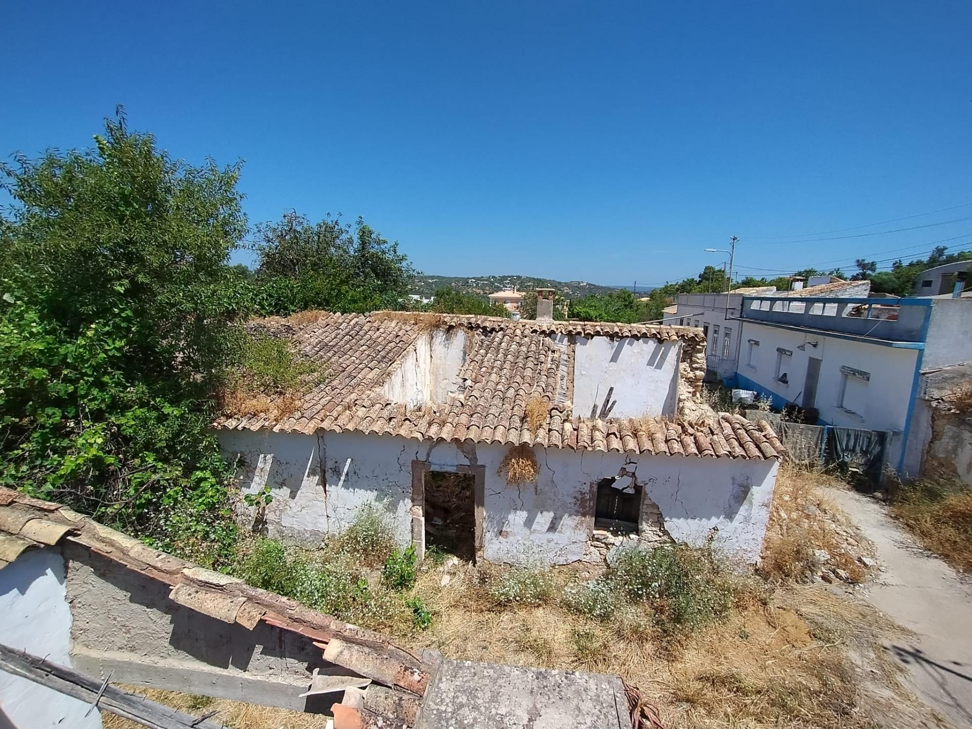 Refugio Algarvío con Proyecto de Reconstrucción Listo para Construir