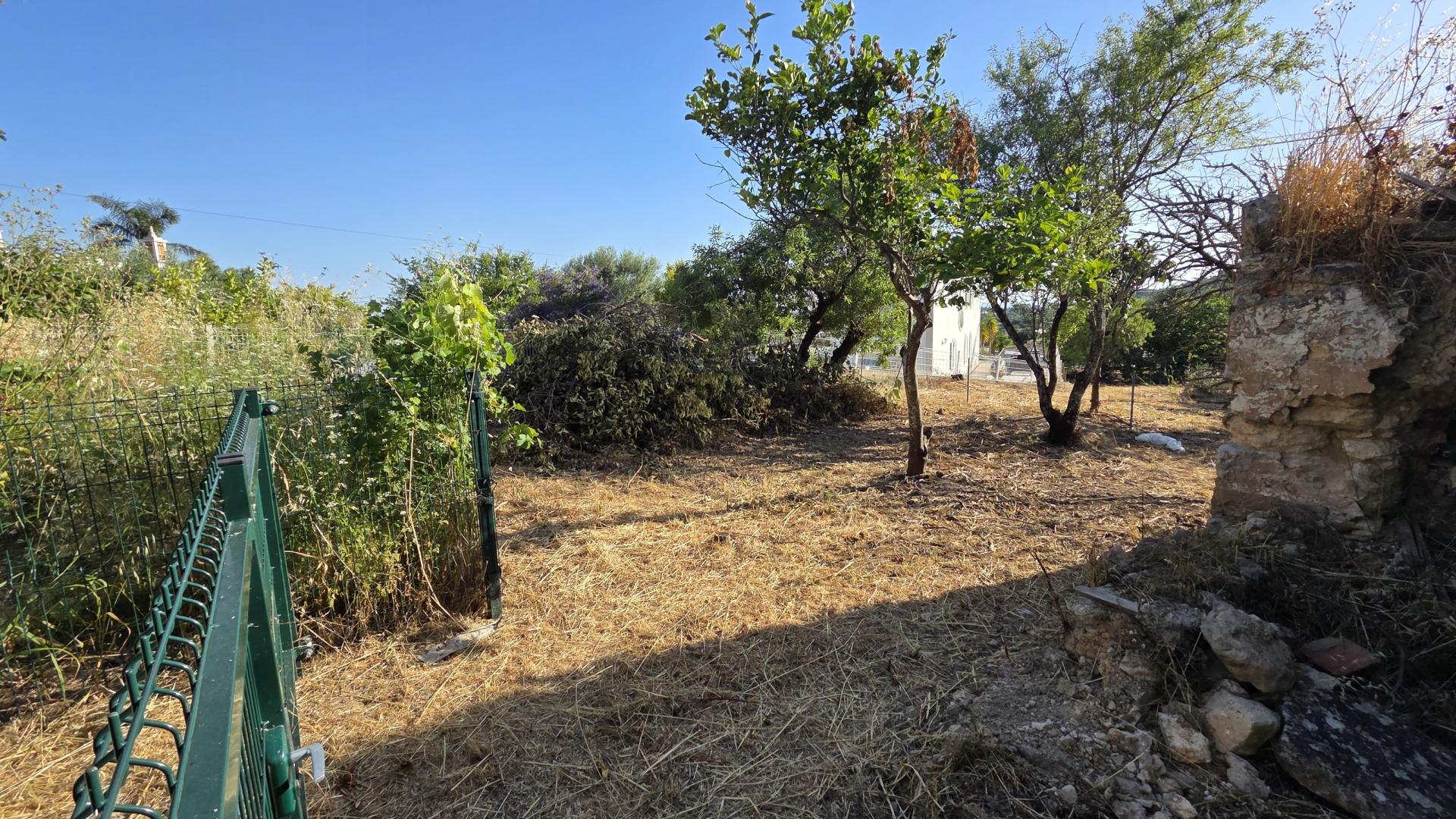Refugio Algarvío con Proyecto de Reconstrucción Listo para Construir