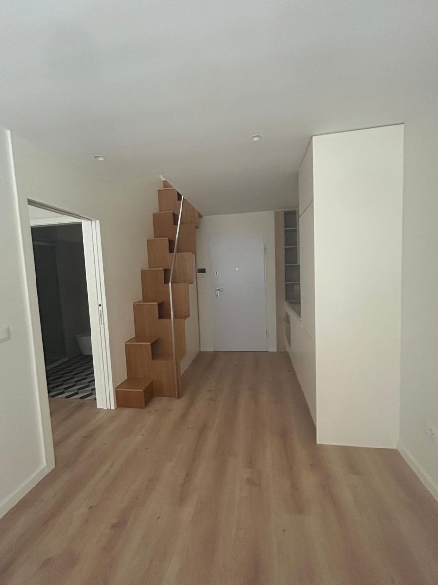 T1+1 Duplex Apartment, just 300 m from Trindade Metro Station!
