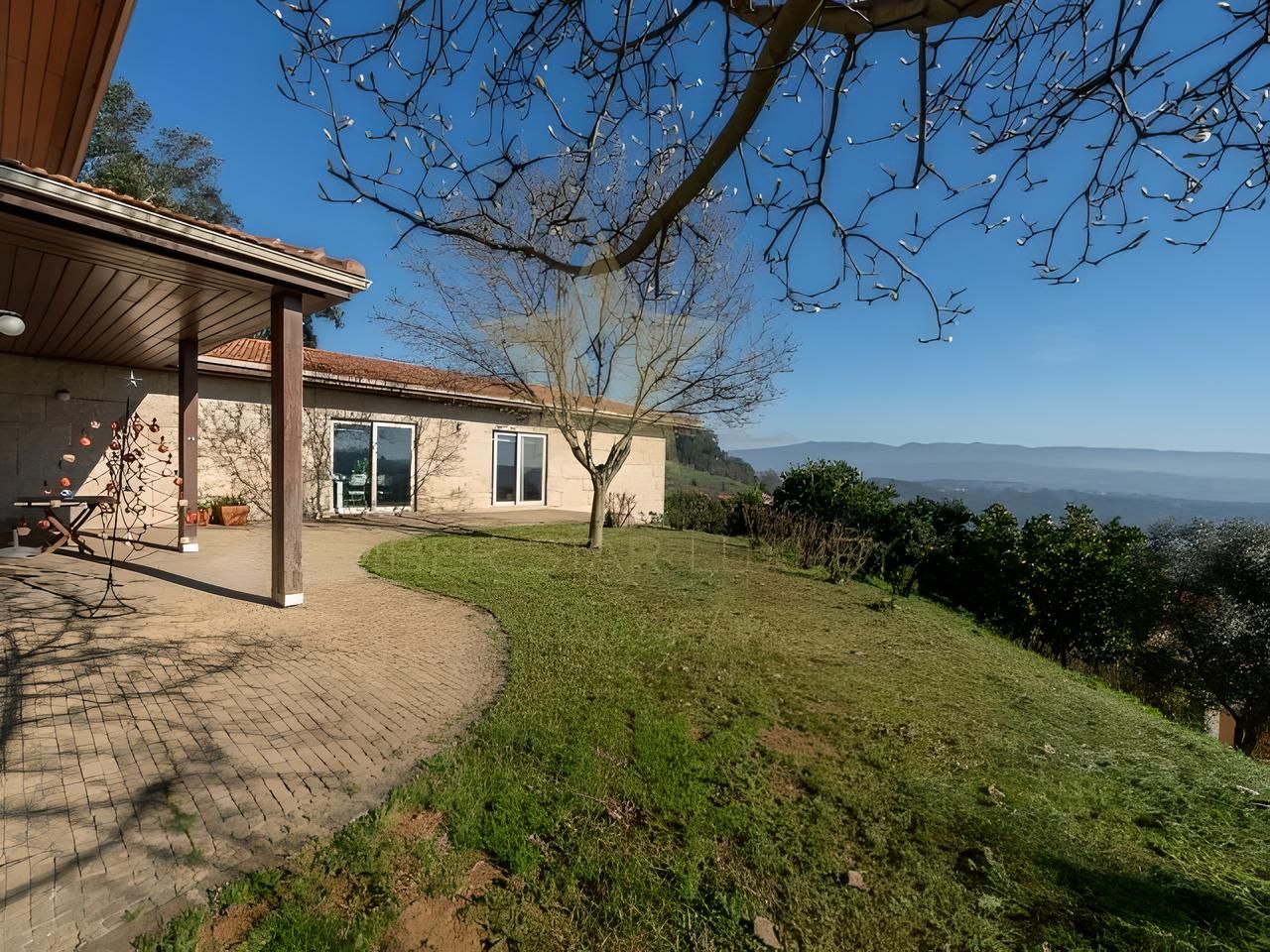 A 7 bedroom house with fantastic panoramic mountain views!