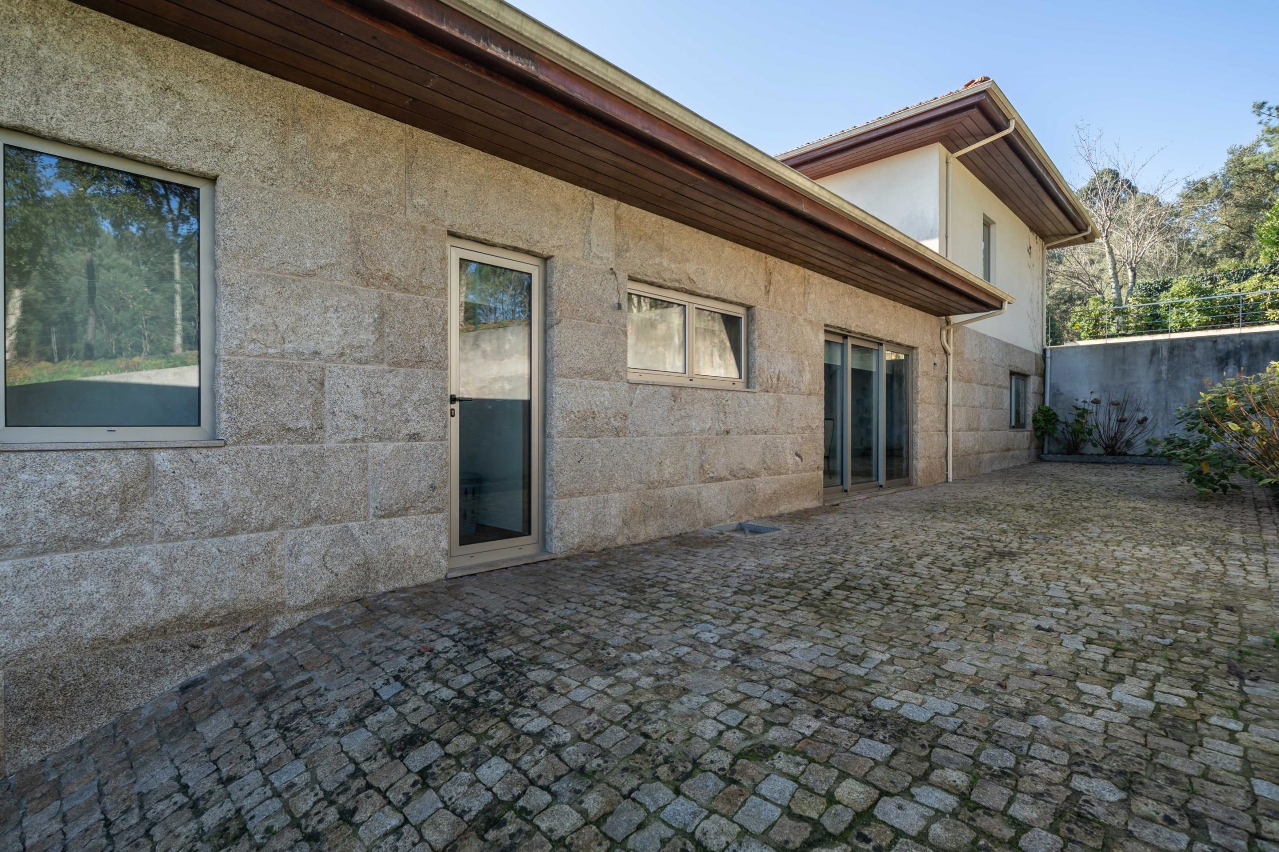 A 7 bedroom house with fantastic panoramic mountain views!
