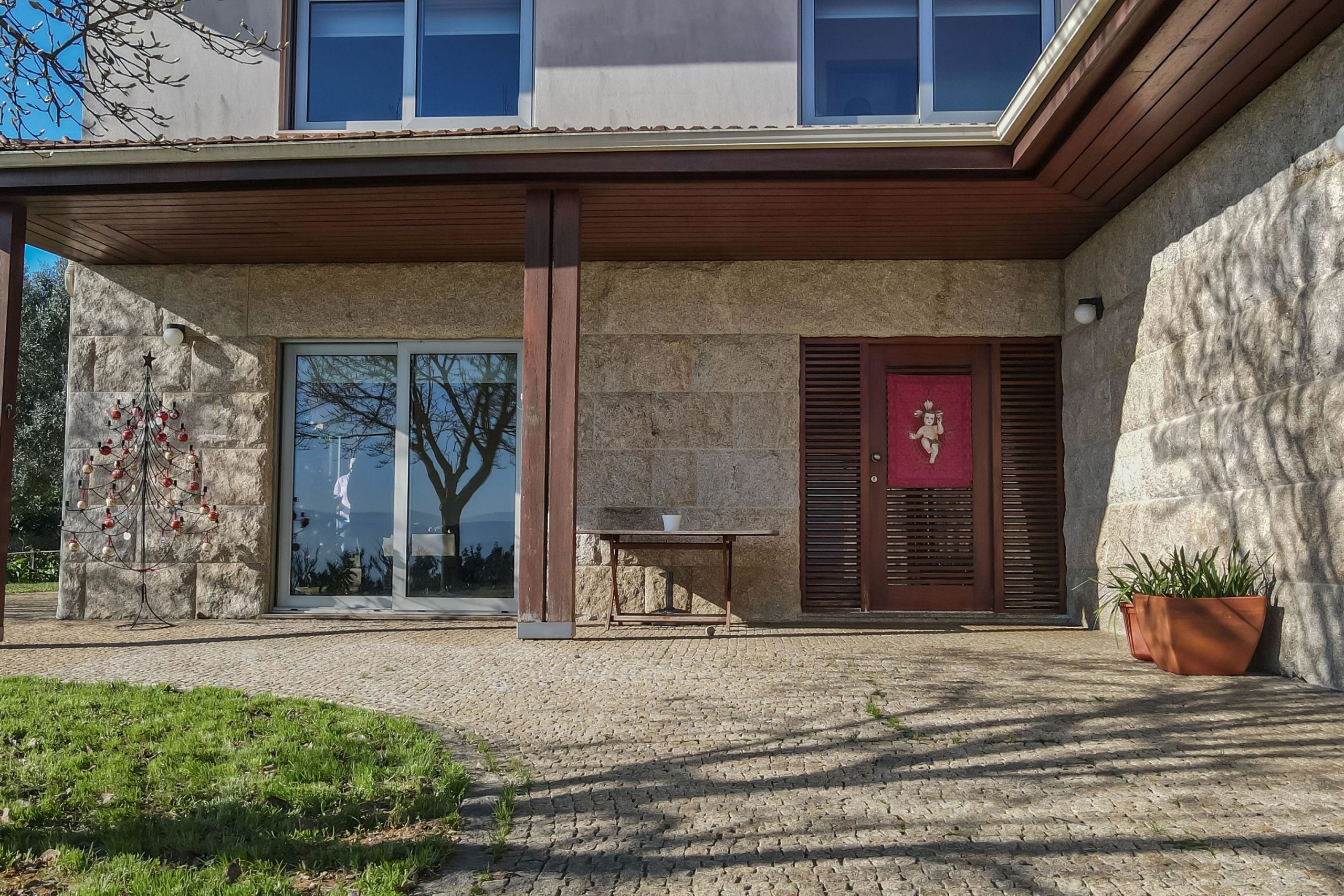 A 7 bedroom house with fantastic panoramic mountain views!