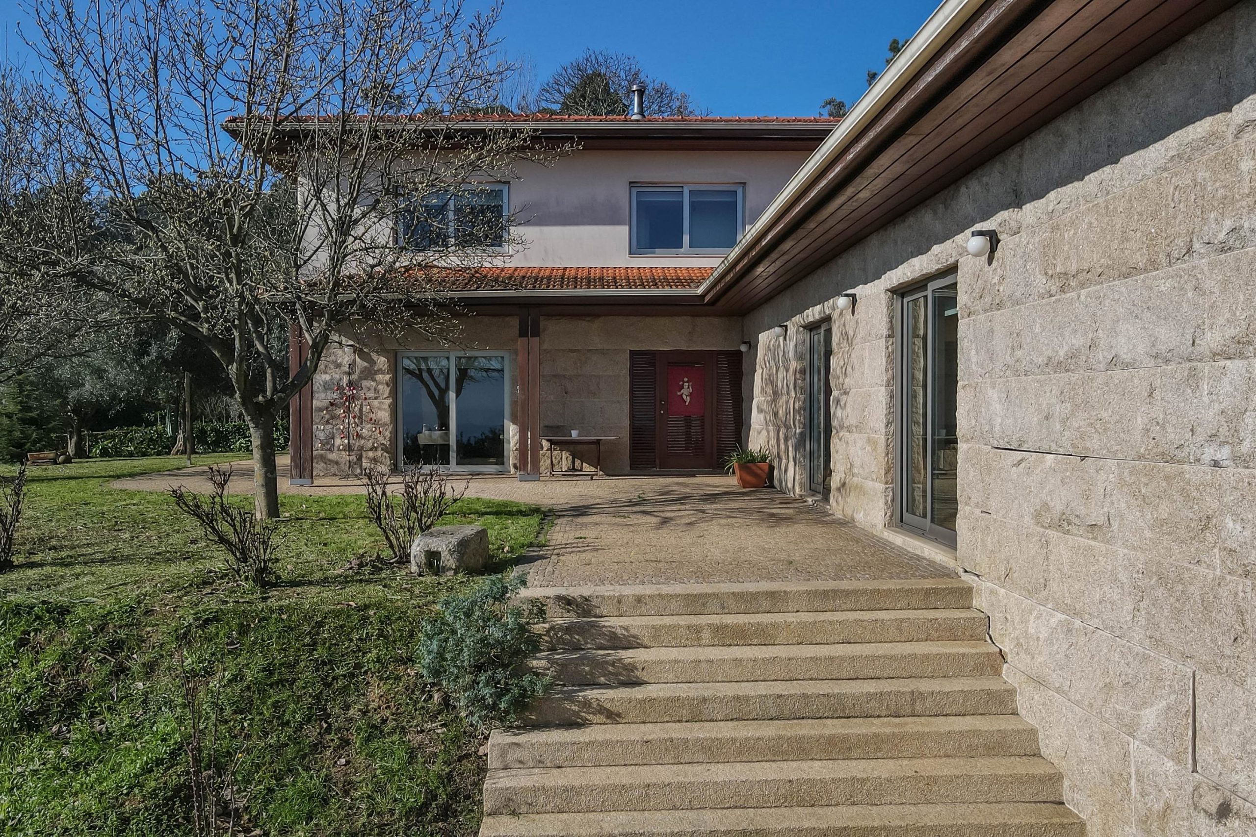 A 7 bedroom house with fantastic panoramic mountain views!