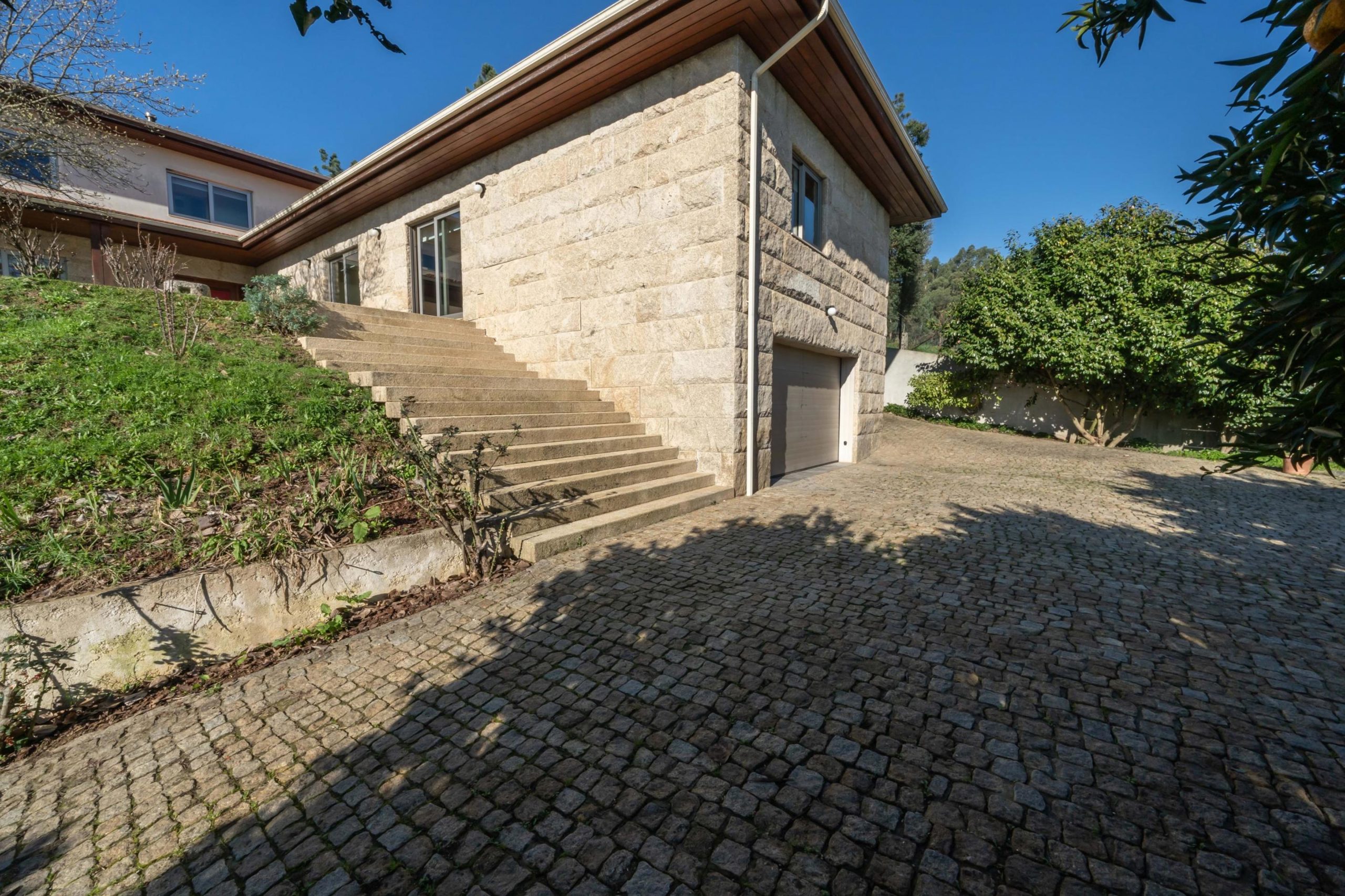 A 7 bedroom house with fantastic panoramic mountain views!