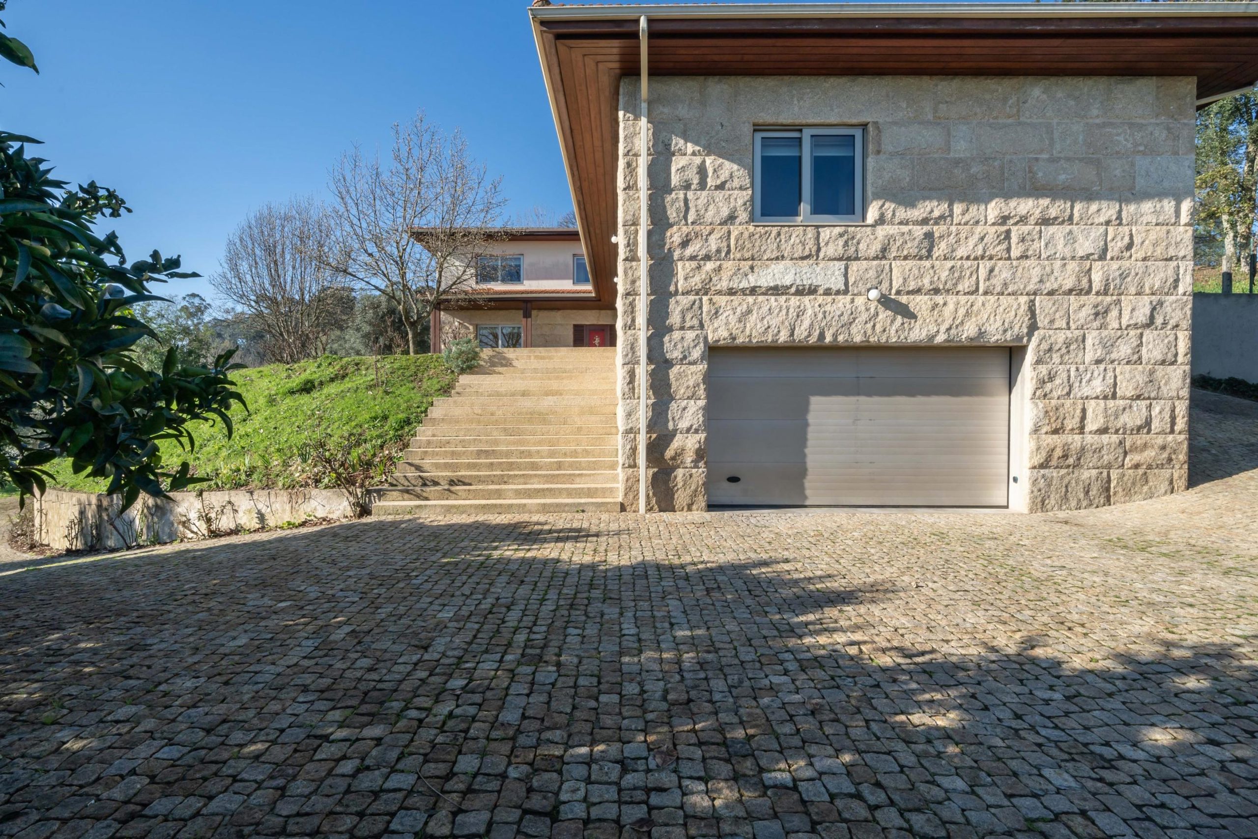 A 7 bedroom house with fantastic panoramic mountain views!