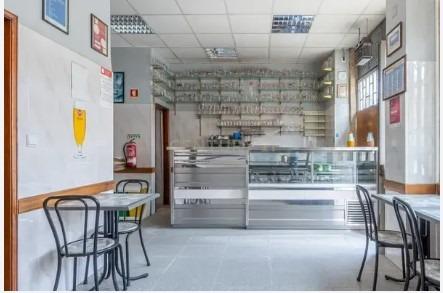 Estabelecimento Comercial à Venda em Benfica, Lisboa