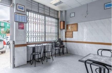 Estabelecimento Comercial à Venda em Benfica, Lisboa