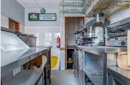 Estabelecimento Comercial à Venda em Benfica, Lisboa