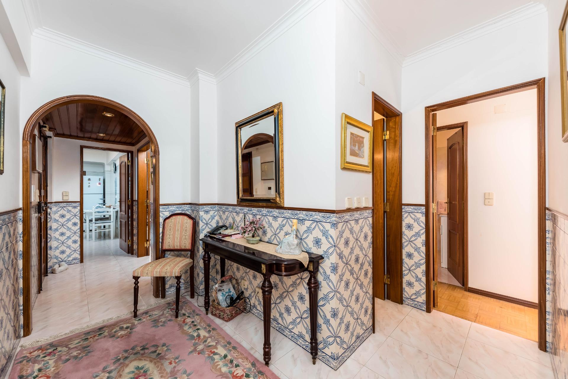 3-Bedroom Apartment with Garage and Balconies – Cascais