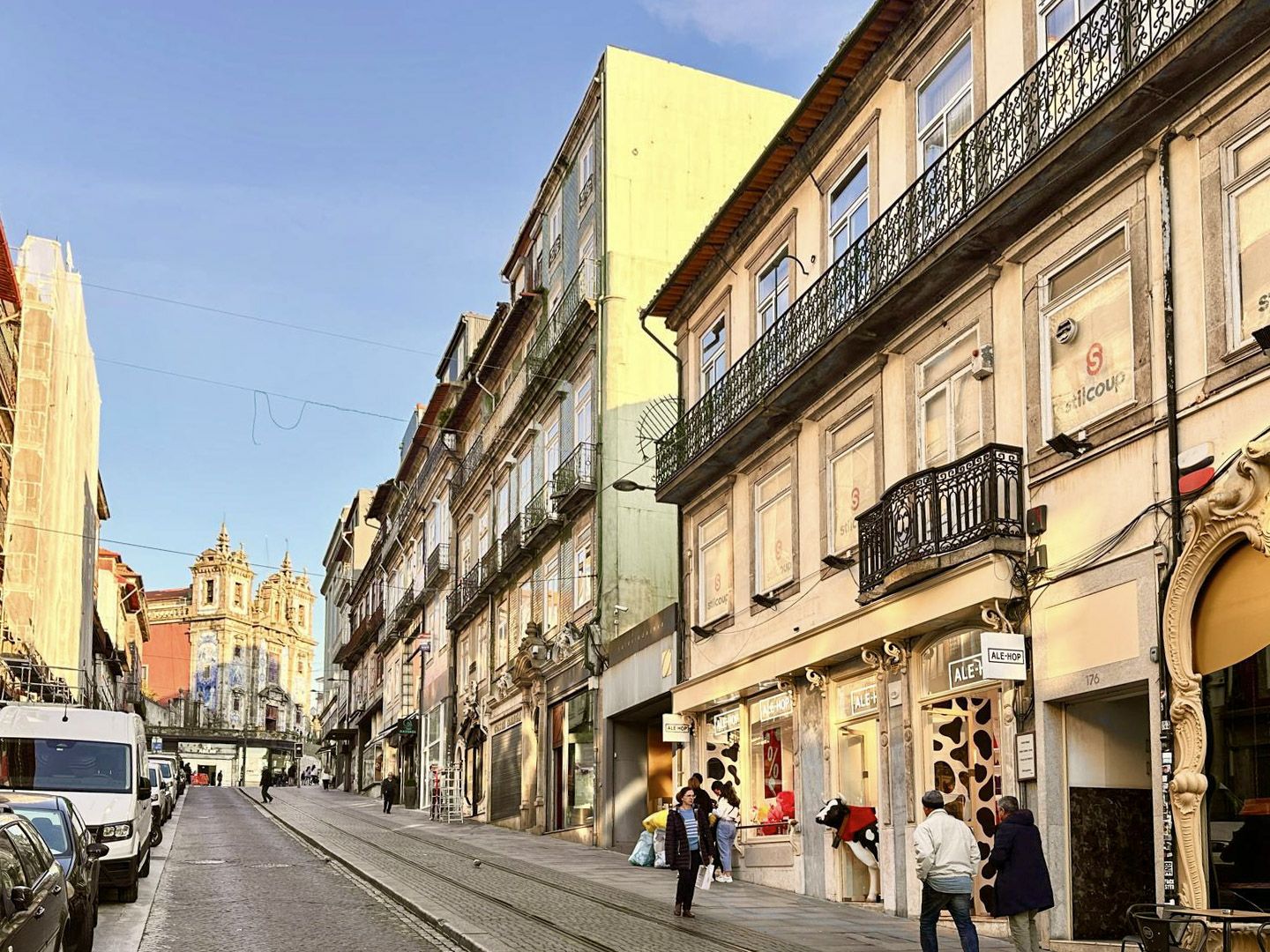 Building for renovation in the heart of Porto!
