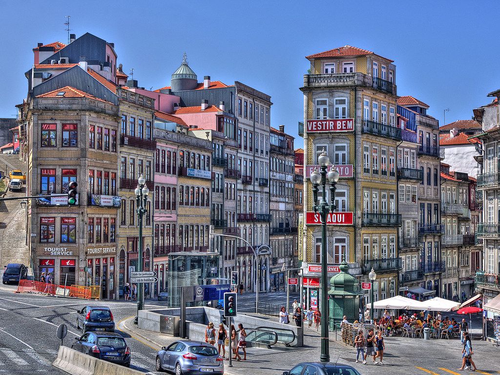 Building for renovation in the heart of Porto!