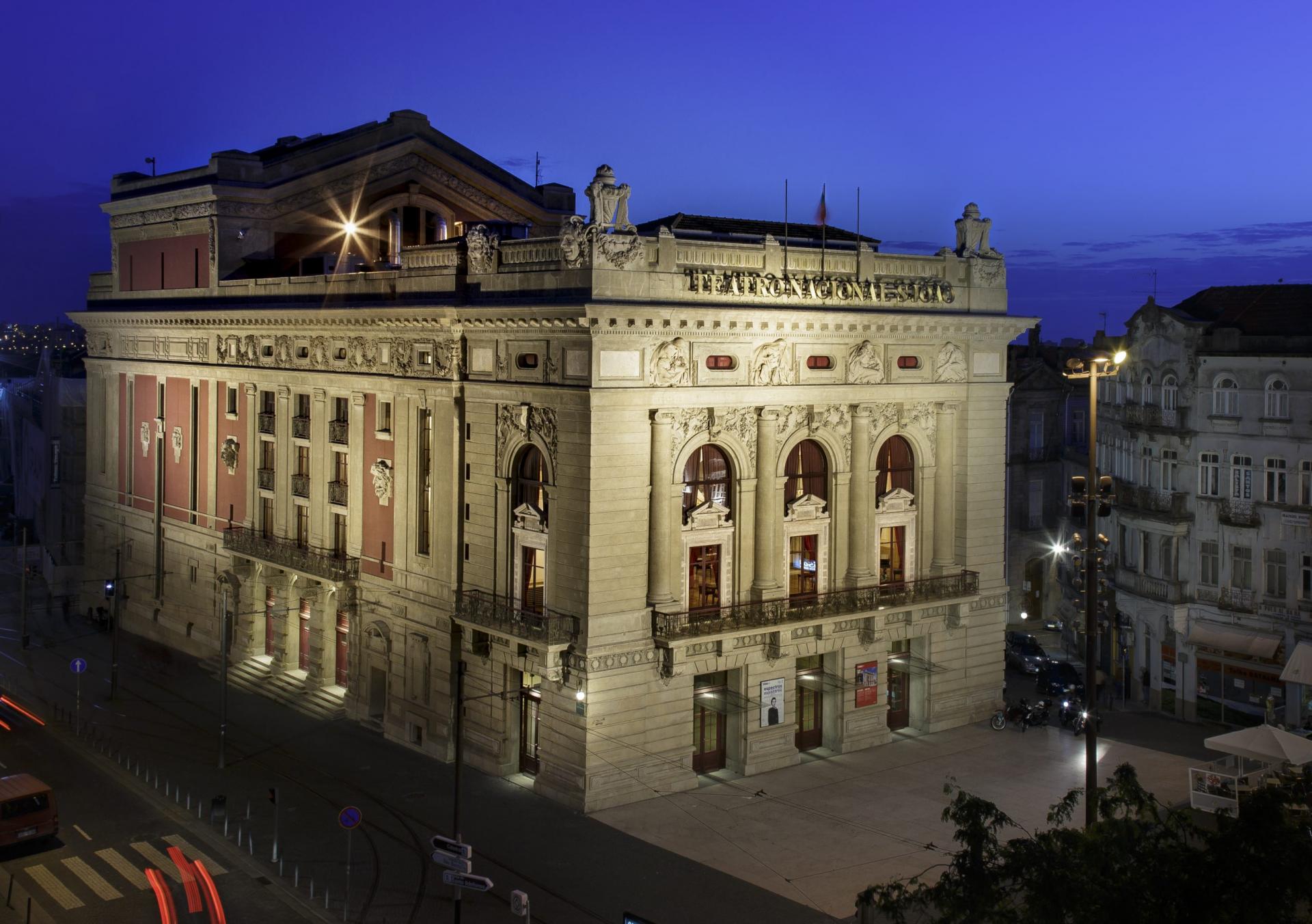 Building for renovation in the heart of Porto!