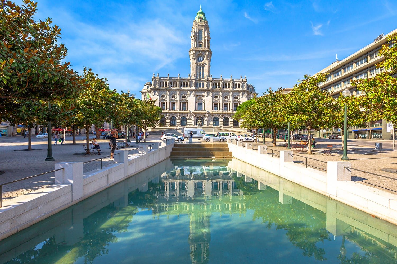 Building for renovation in the heart of Porto!