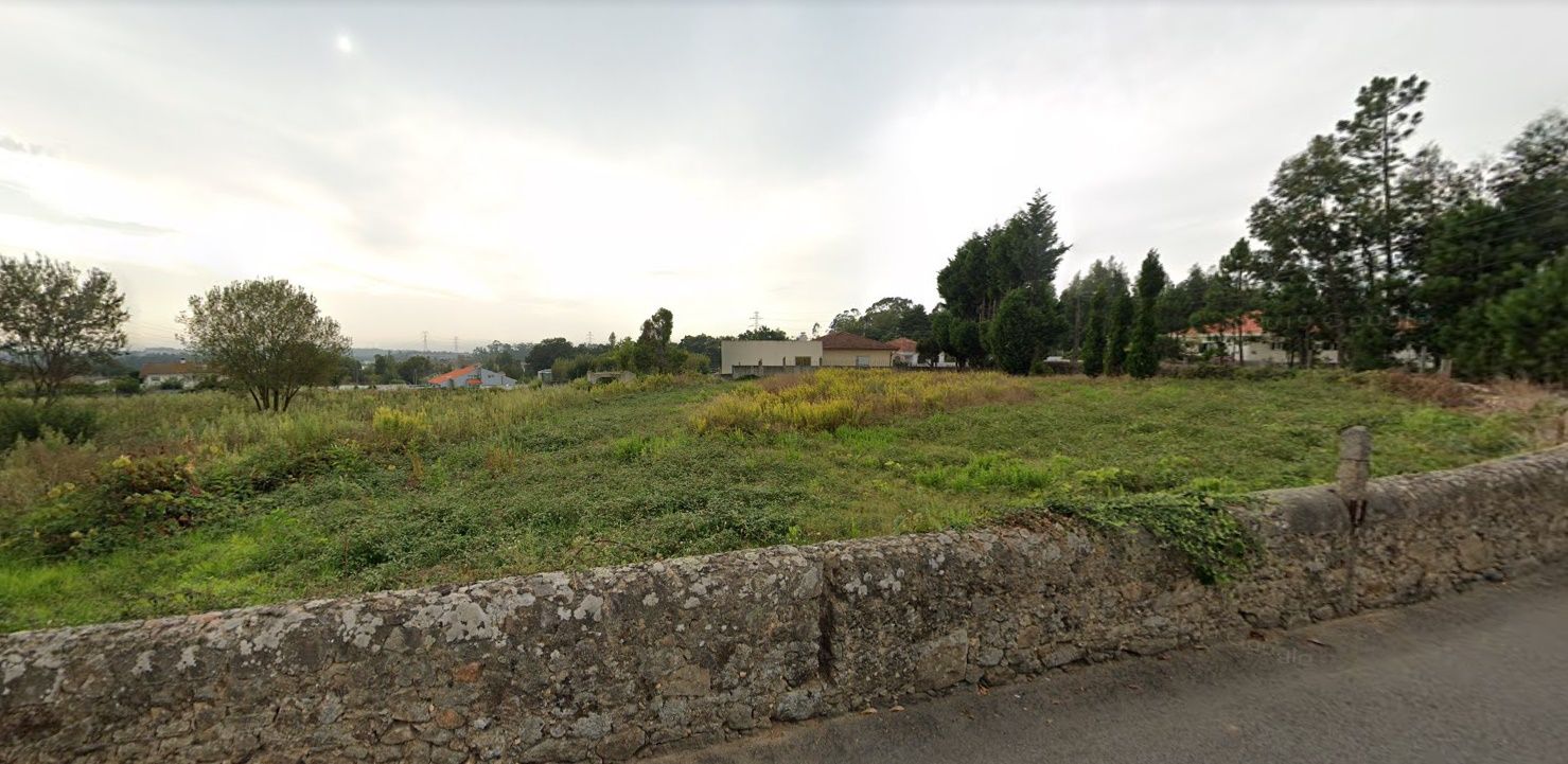 Land with 4925m2 in Grijó and Sermonde!!