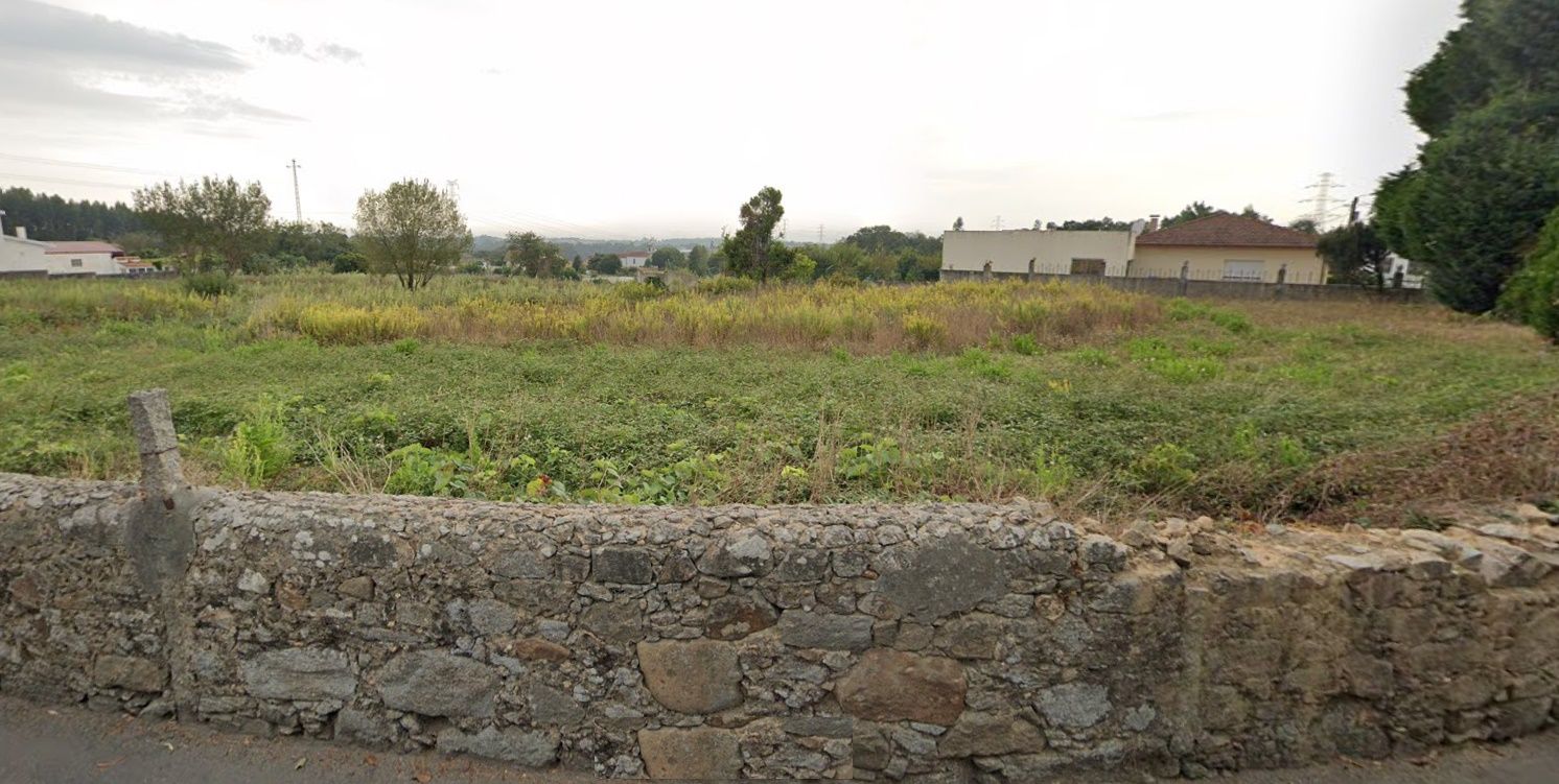 Land with 4925m2 in Grijó and Sermonde!!