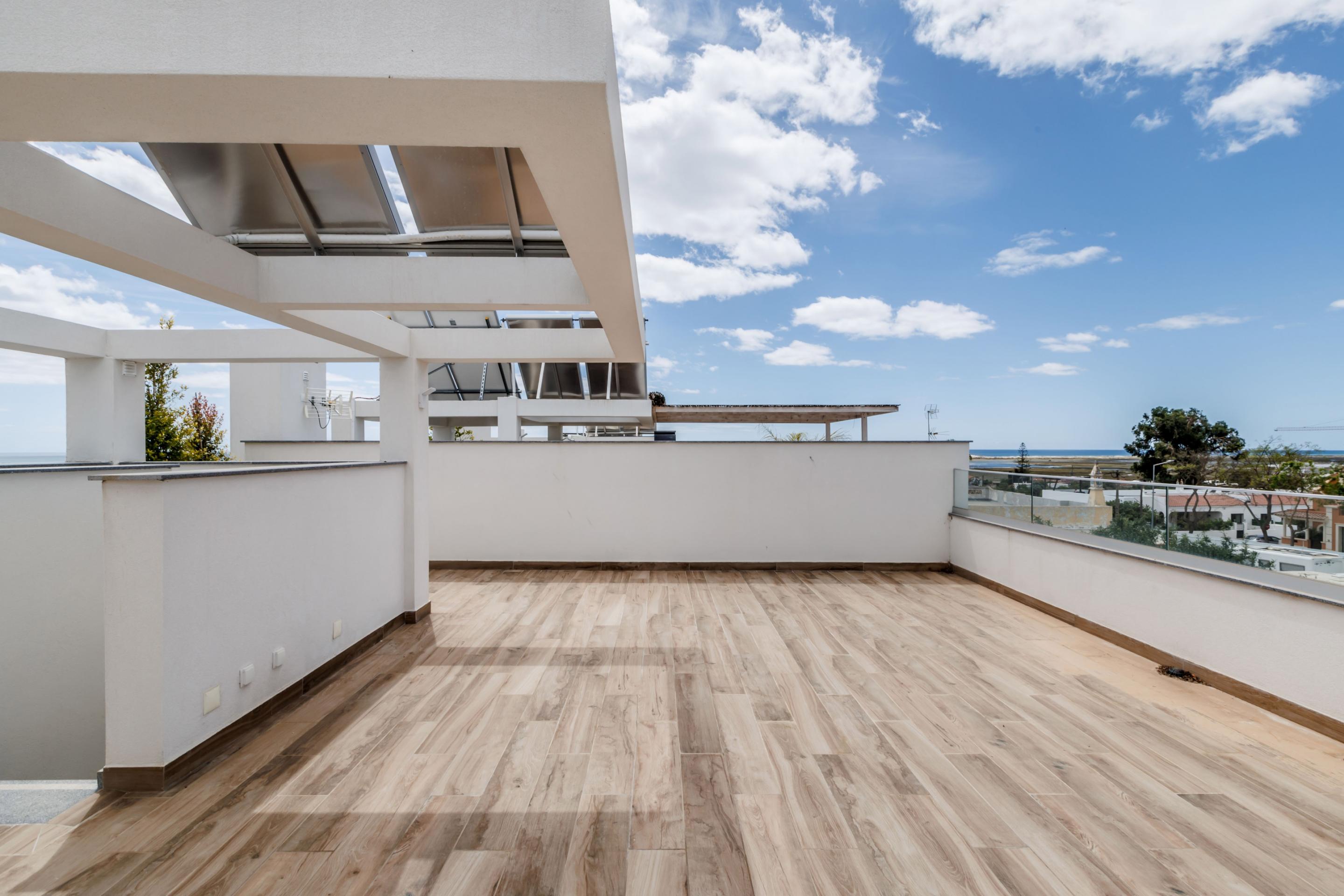 Vivienda de 3 dormitorios con piscina privada y vistas al mar