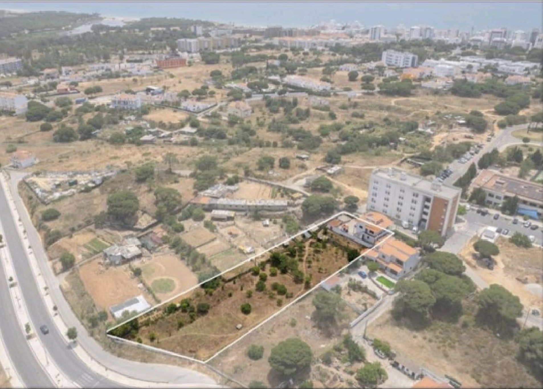 Land with Submitted Project for the Development of 10 Villas in Quarteira