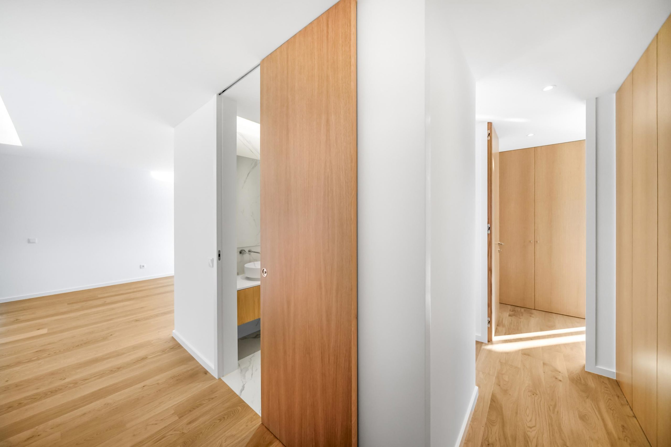 New 4-Bedroom Apartment with Wraparound Balconies in Matosinhos Sul