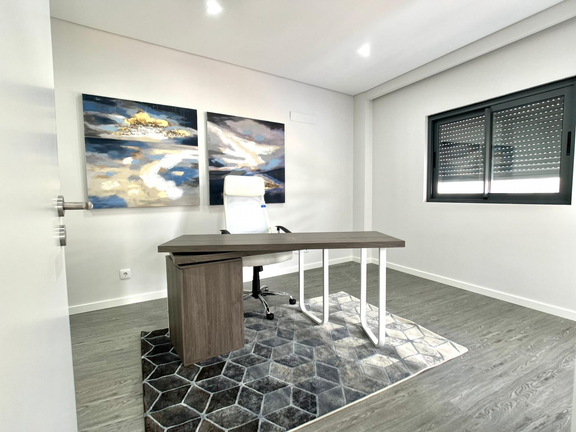 3-Bedroom Apartment with Balconies and Stunning Views of the Ria Formosa
