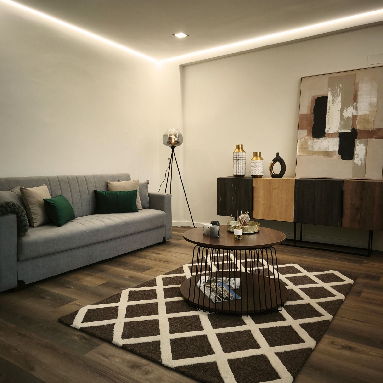 Apartamento reformado de 3 habitaciones en Benfica con excelente luz natural.