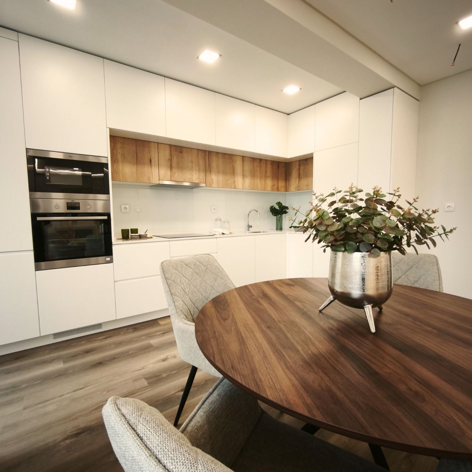 Apartamento reformado de 3 habitaciones en Benfica con excelente luz natural.