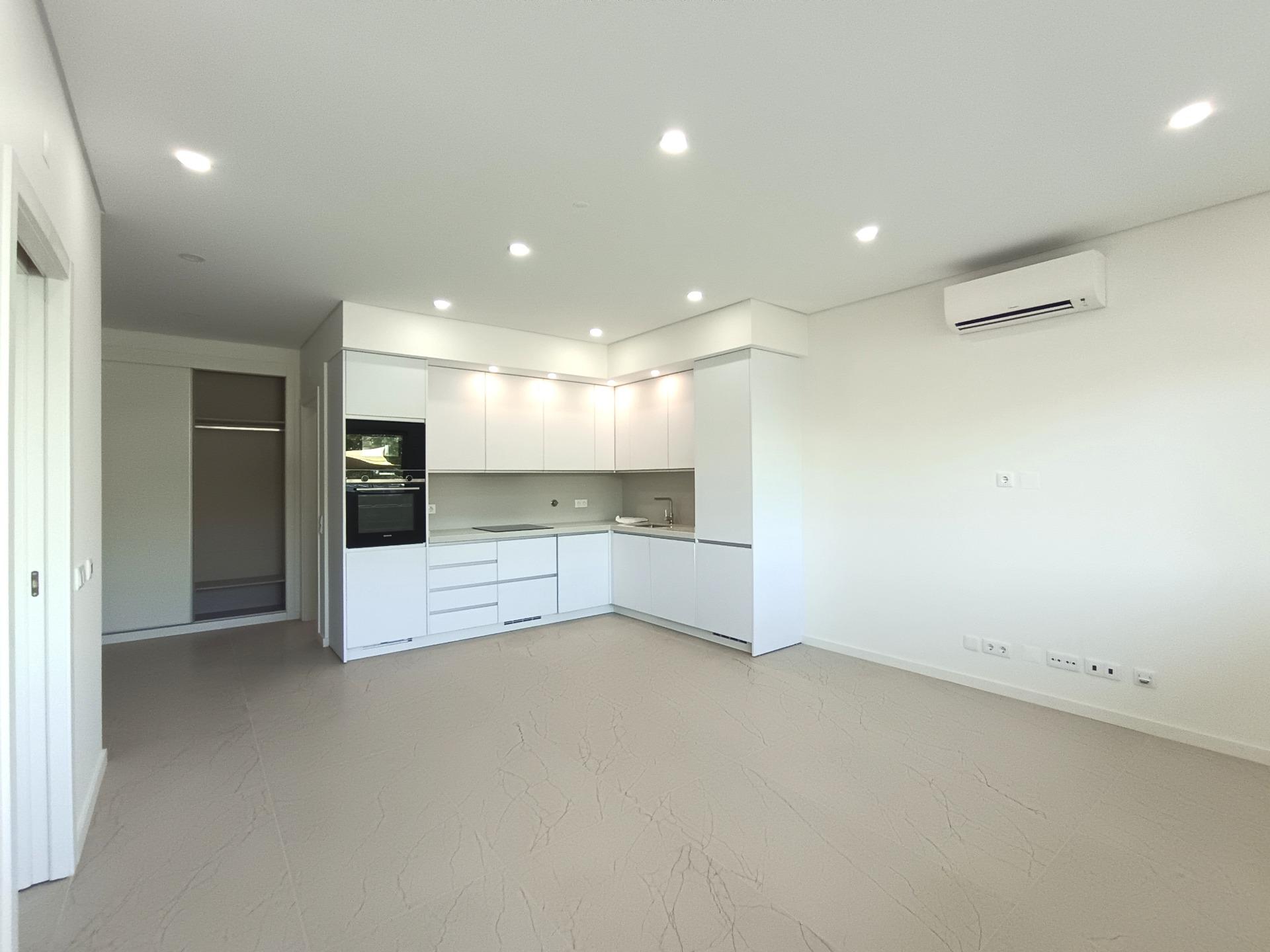 1-bedroom apartment with Terrace in Quarteira | 2 km from the Sea